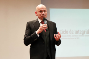 Notícia: Leandro Karnal faz palestra no TRT-2: “A pessoa ética é mais feliz”