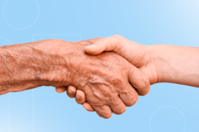 Imagem da notícia Close no aperto de mãos de duas pessoas, sendo que uma delas apresenta traços de pele de pessoa idosa