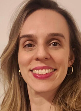 Laura Rodrigues Benda, Juíza do Trabalho do TRT-2 (Coordenadora do Comitê de 1º Grau) Mulher cis, branca, sem deficiência e de 43 anos. Feminista, mãe e estudante de Psicanálise.