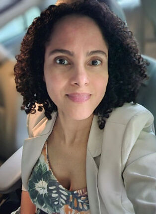 Renata de Souza Santos (Servidora com deficiência indicada pela Comissão de Acessibilidade e Inclusão e integrante dos dois Comitês) Mulher cis com deficiência, anticapacitista, parda, heterossexual, quarenta mais, capixaba. Atuo na Seção de Acessibilidade e Inclusão do TRT-2.
