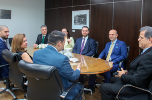 Imagem da Notícia Presidente do TRT-2 com representantes da OAB Guarulhos no gabinete da Presidência