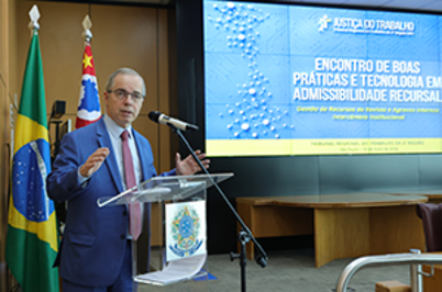 Imagem da notícia Imagem do vice-pres. Judicial do TRT-2 em pronunciamento no púlpito