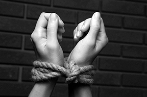 Notícia: Com mais de 40 milhões de vítimas no mundo, principal alvo do tráfico de pessoas é o trabalho análogo à escravidão