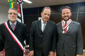 Notícia: Advogados trabalhistas recebem Comenda da Ordem do Mérito no TRT-2 