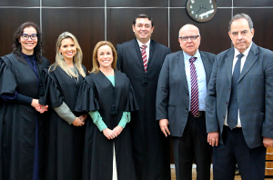 Notícia: Juízes promovidos tomam posse como titulares de vara do trabalho na 2ª Região