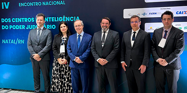 componentes do TRT-2 perfilados, conforme descrição no corpo da notícia