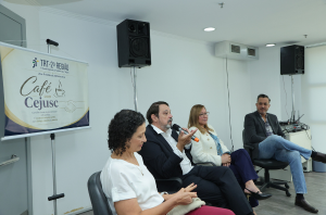 Imagem da Notícia Foto de participantes do Café com Cejusc