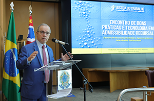 Imagem da Notícia Imagem do vice-pres. Judicial do TRT-2 em pronunciamento no púlpito