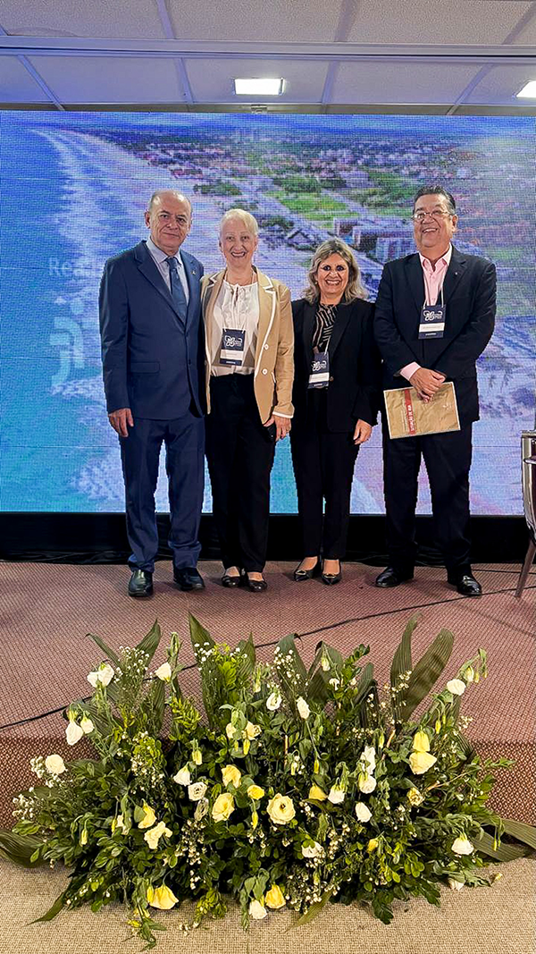 foto com as senhoras desembargadoras ouvidora e vice-ouvidora, em companhia de outros colegas
